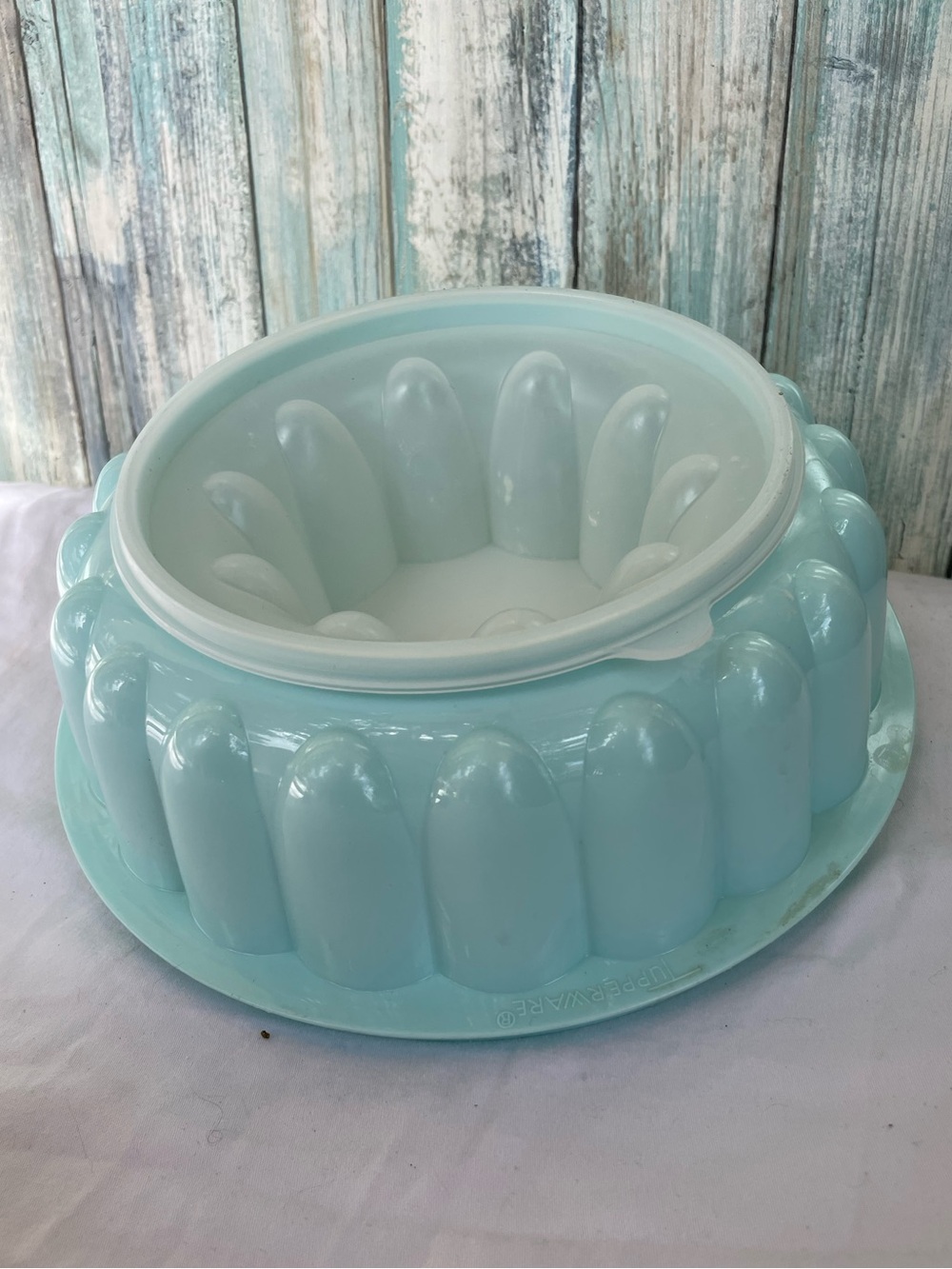 Vintage Tupperware Jel-N-Serve mold Jello Bundt mold (no lid) Excellent Conditio